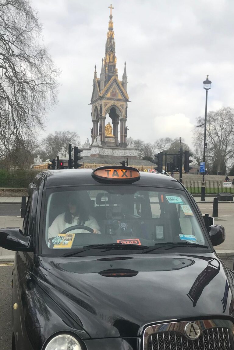 Premium tour of Stonehenge with London Sightseeing Taxi Tours