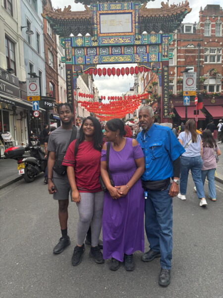 Private black cab tour of London Christmas lights in 2025