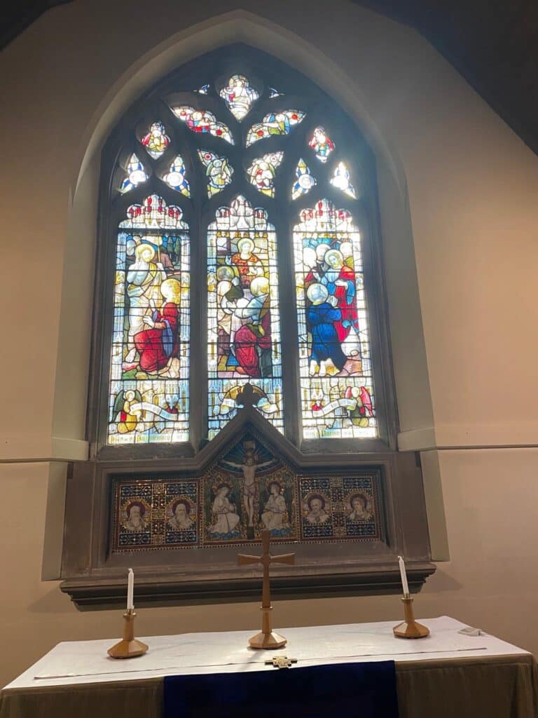 View of Knightsbridge's Christmas lights from London taxi tour