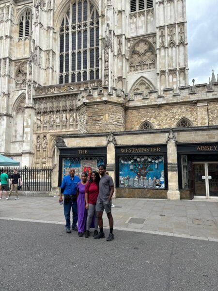 Guided tours of London for seniors at famous landmarks