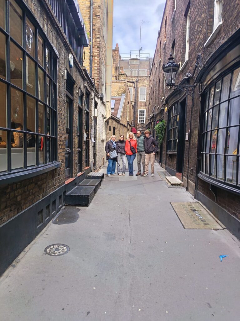 Bus tour departing from London to visit Stonehenge and Bath attractions