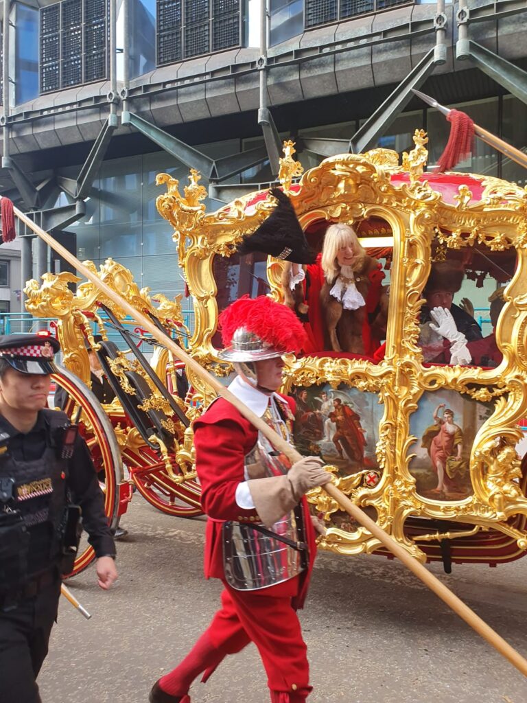 Visitors arriving at Stonehenge during a guided tour from London