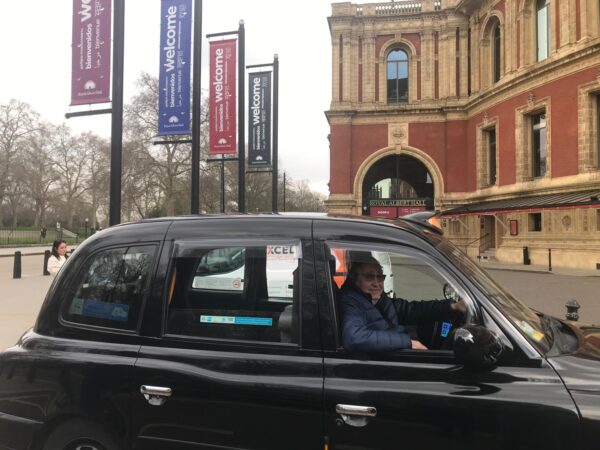 Tourists enjoying a tour with London Sightseeing Taxi Tours in a black cab