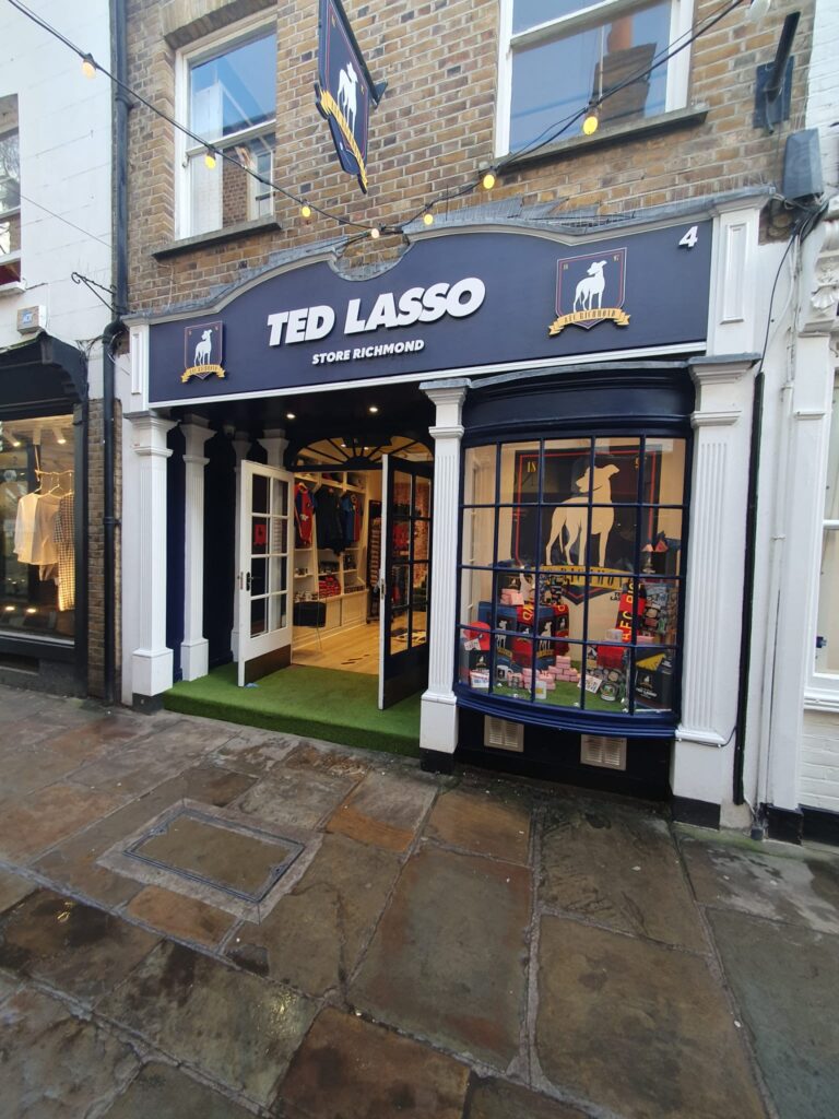 Summer sightseeing cab experiences with London Sightseeing Taxi Tours.