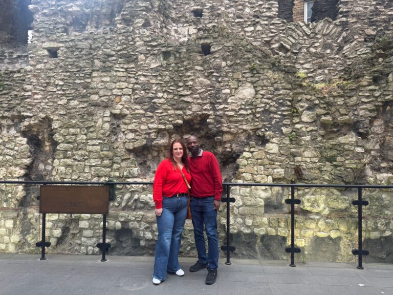 Guests enjoy private London photo tours with London Sightseeing Taxi Tours, focusing on iconic landmarks.