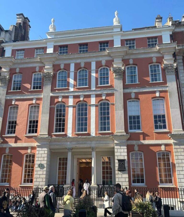 Unique photo opportunities with chauffeur tours in London