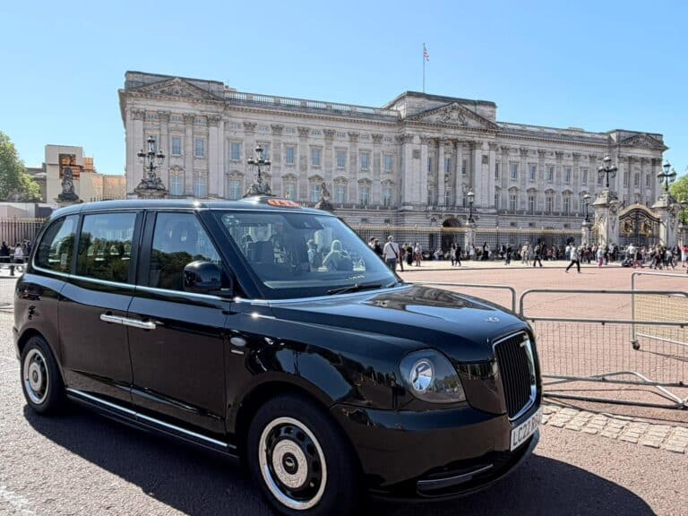 Photogenic sunset rides in London taxis with Tower Bridge as a backdrop