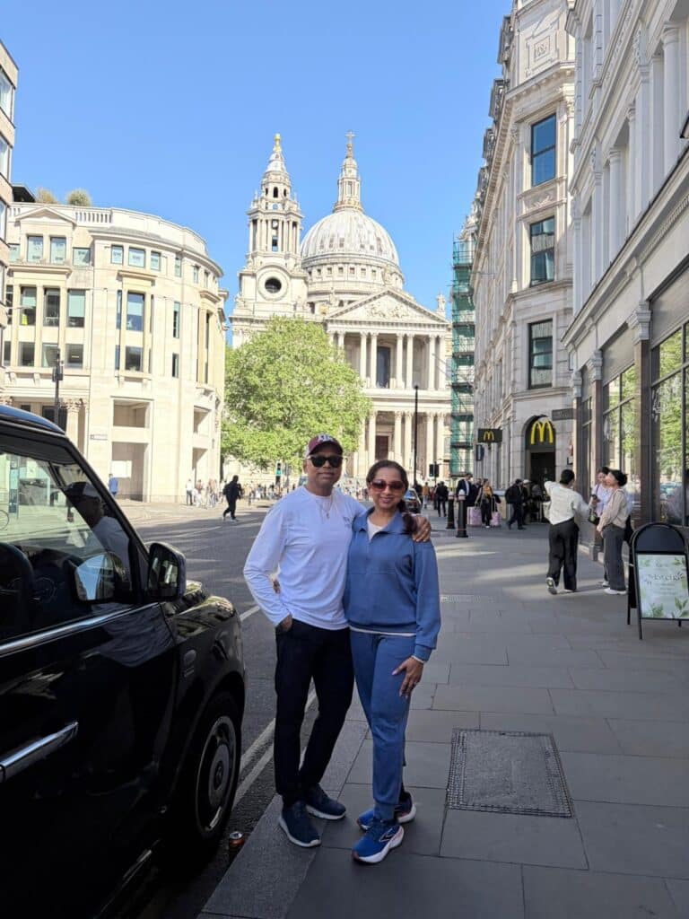 Cabs exploring London's history with guests experiencing the city through scenic taxi tours.